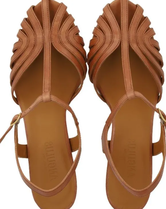 Højhælet sandal med smuk organisk frontdetalje