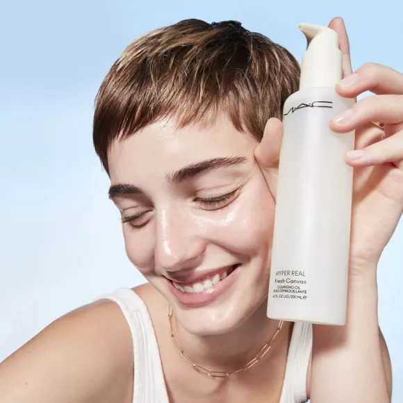 Hyper Real Fresh Canvas Cleansing Oil