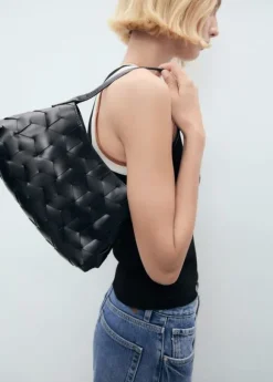 Knitted top with contrast details