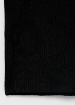 Knitted top with contrast details
