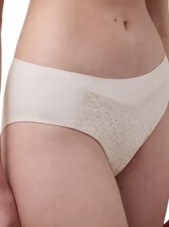 Norah Brief