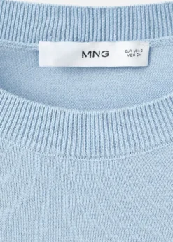 Round-neck knitted sweater