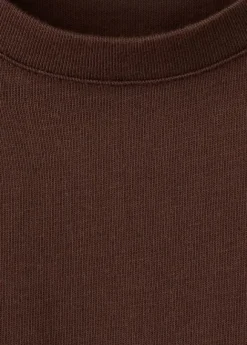 Short-sleeved t-shirt with shoulder