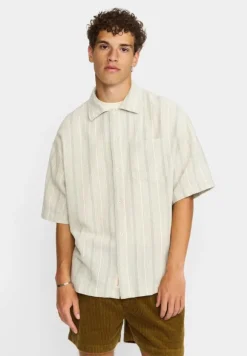 Short-sleeve shirts