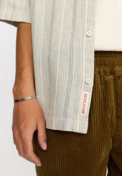 Short-sleeve shirts