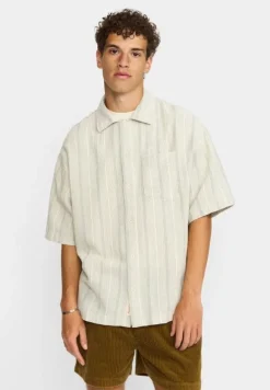 Short-sleeve shirts