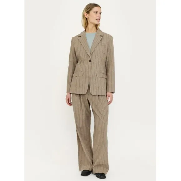 SRMarja Pant