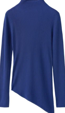 Sweater with asymmetrical turtlenec